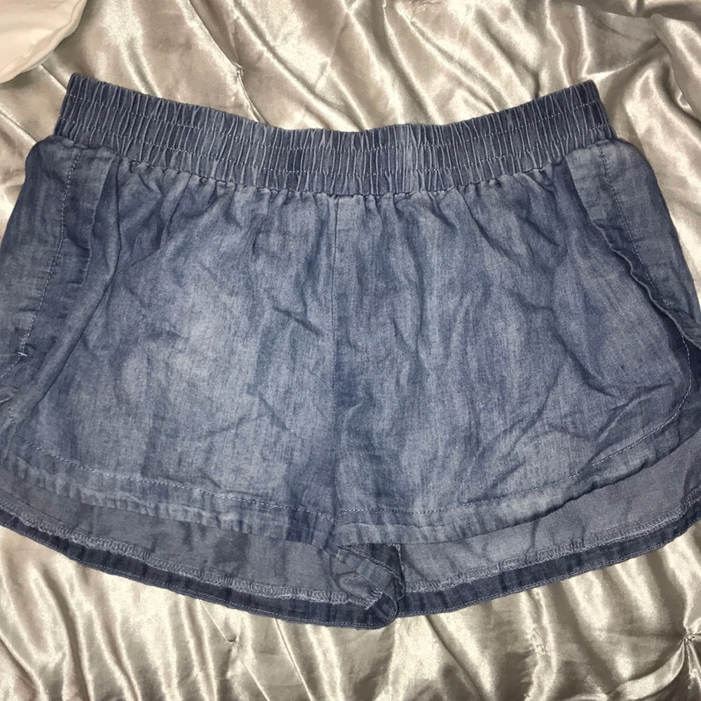 En creme soft denim shorts